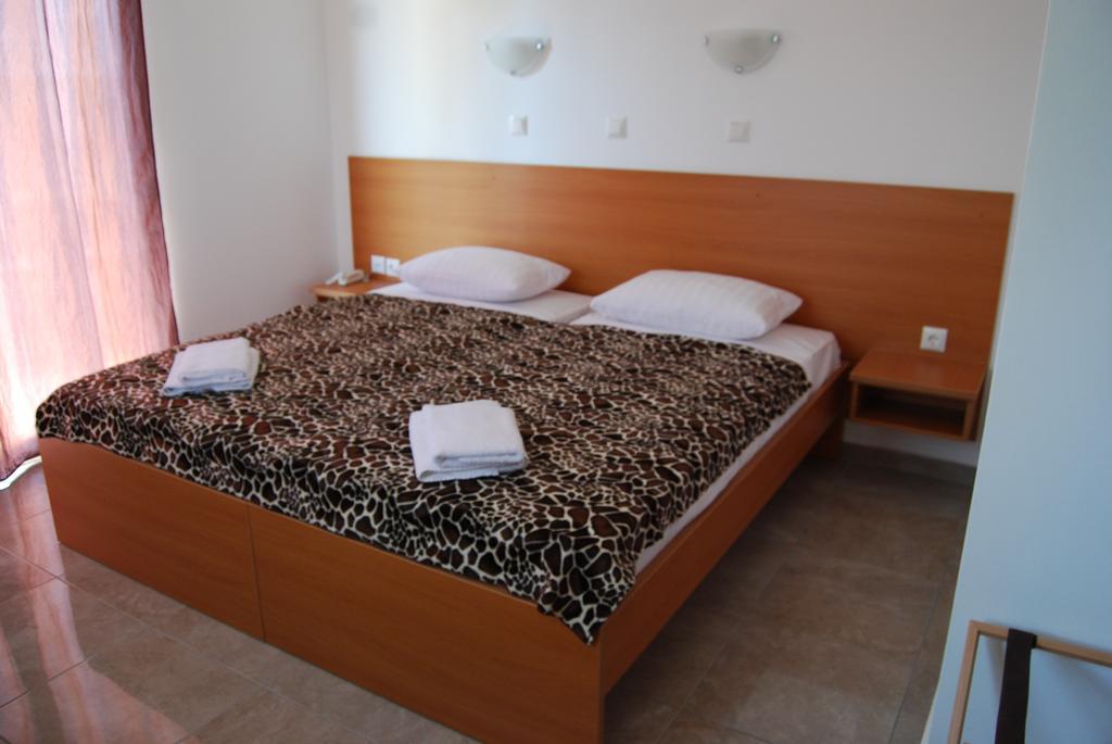 Hotel Ledras Gennadi Bilik gambar